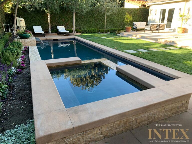 Modern backyard with rectangular swimming pool.